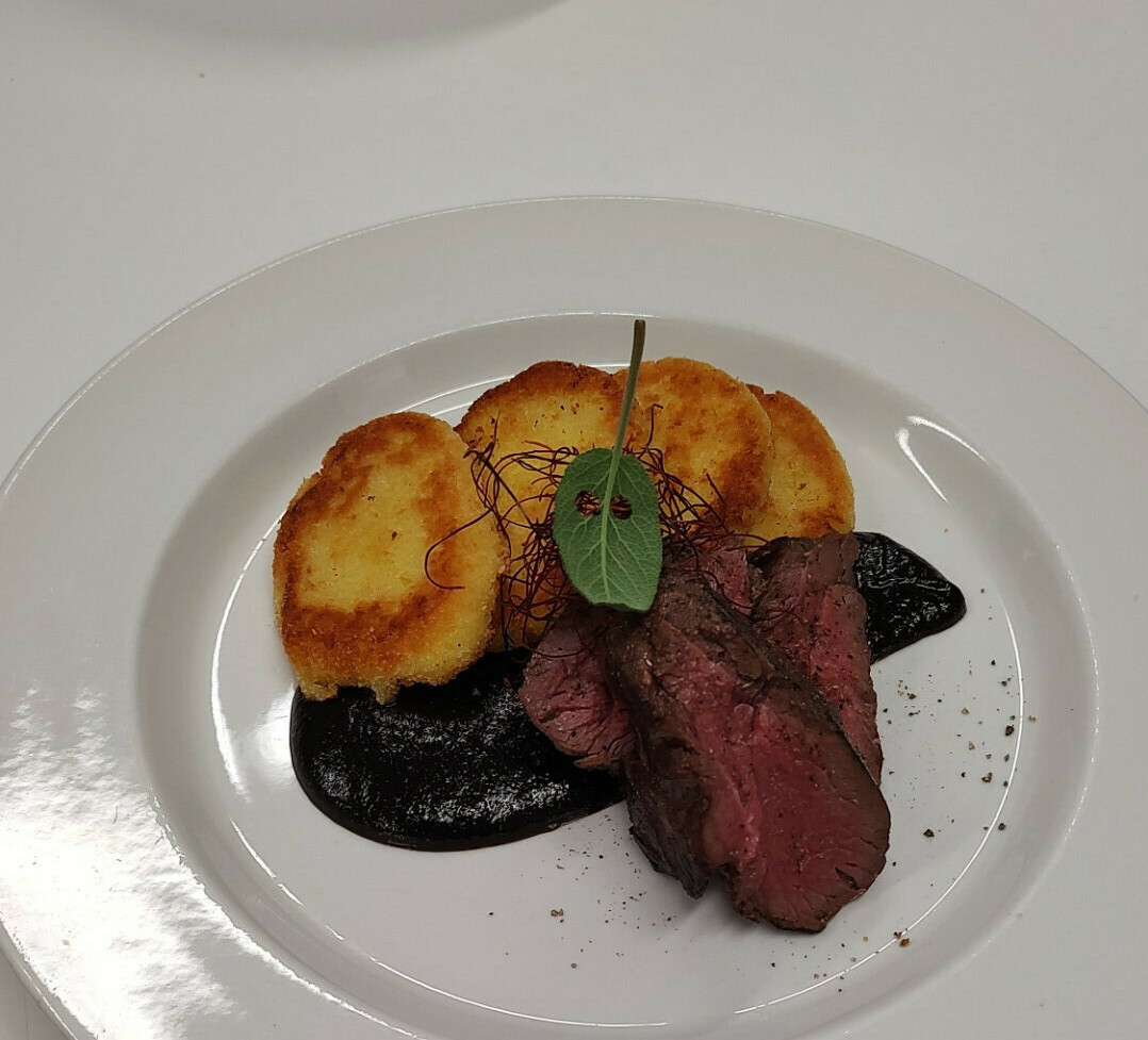 Stl menu: Dan steak se vestkovou omkou a bramborovmi placikami