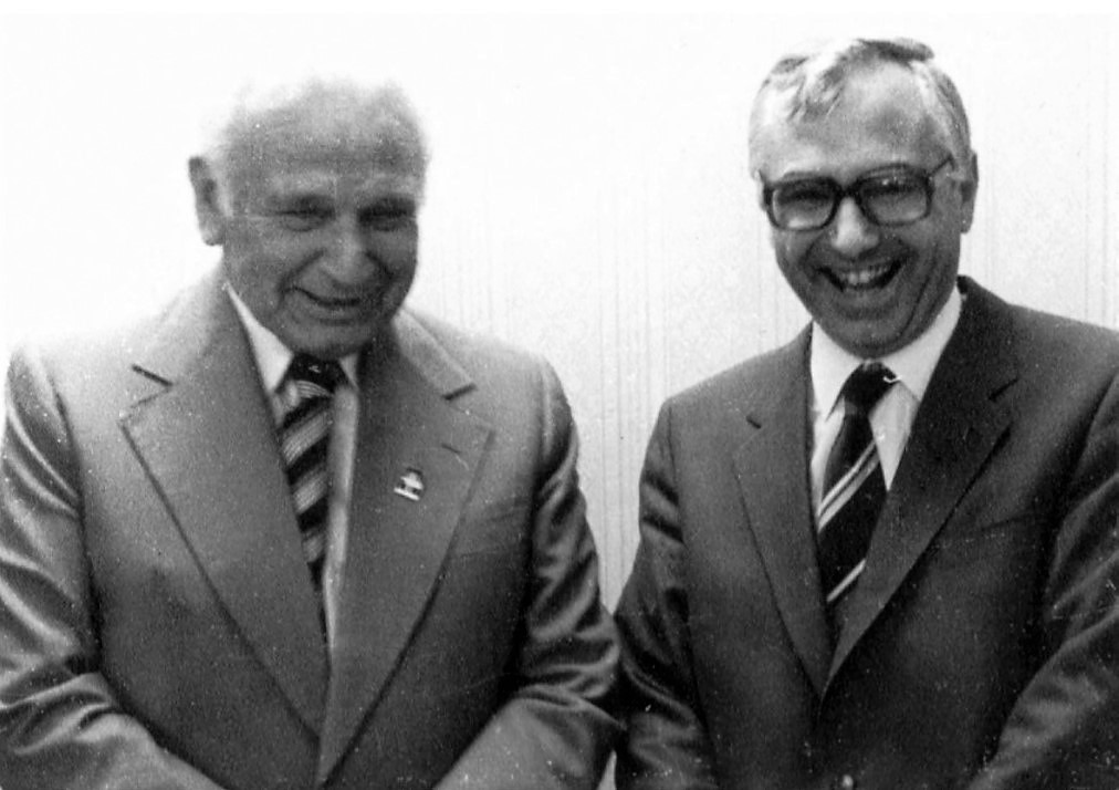 V roce 1975 s profesorem Ephraimem Kacirem (Katchalskim), v letech 1973 a 1978 prezidentem Izraele.