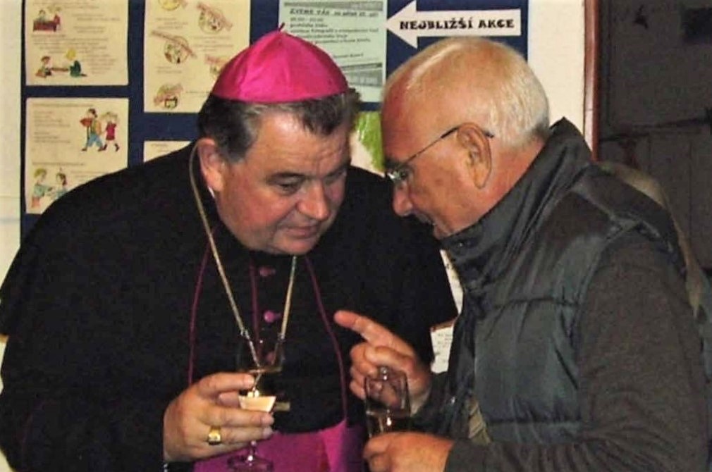 V roce 2010 s Monsignorem Dominikem Dukou, s budoucm primasem eskm a kardinlem.